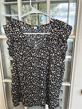 Old Navy Black and Cream Leopard-Print Short Sleeve Blouse